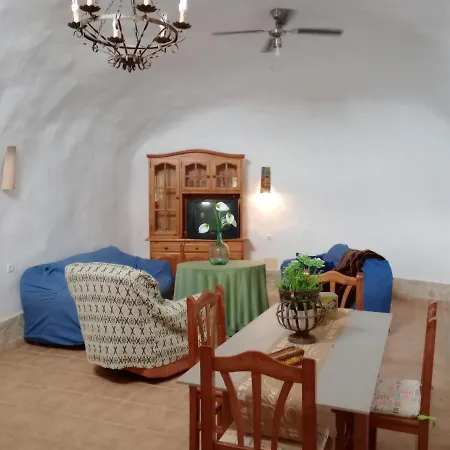 Dom wakacyjny Cueva Privada Y Piscina Compartida *