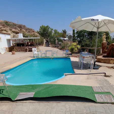 Dom wakacyjny Cueva Privada Y Piscina Compartida
