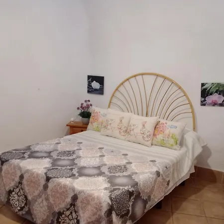 Cueva Privada Y Piscina Compartida